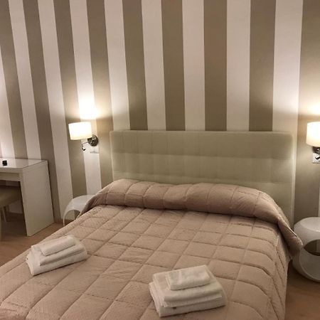 Sallustio Rooms - Rooms Only Siena Bagian luar foto