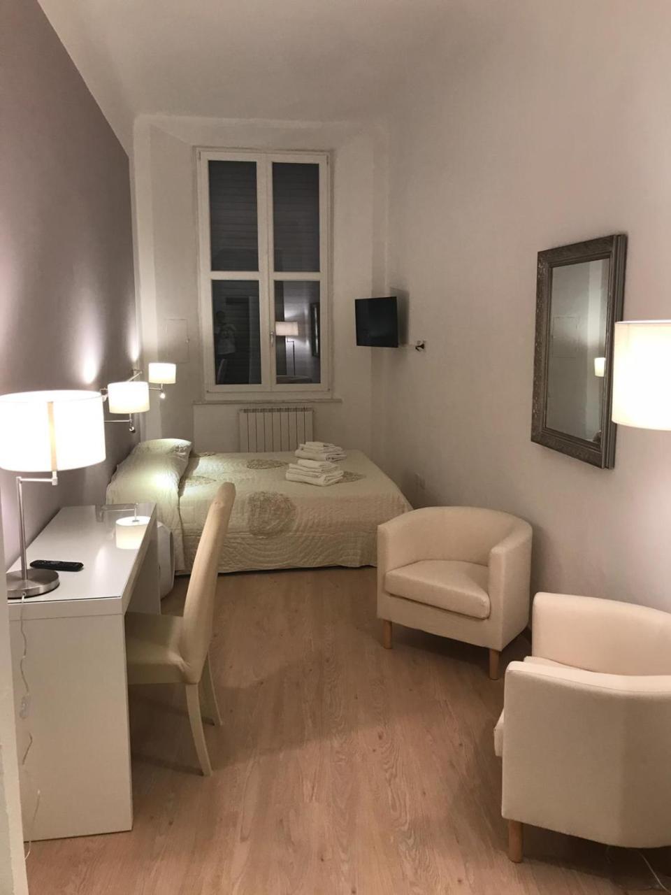 Sallustio Rooms - Rooms Only Siena Bagian luar foto